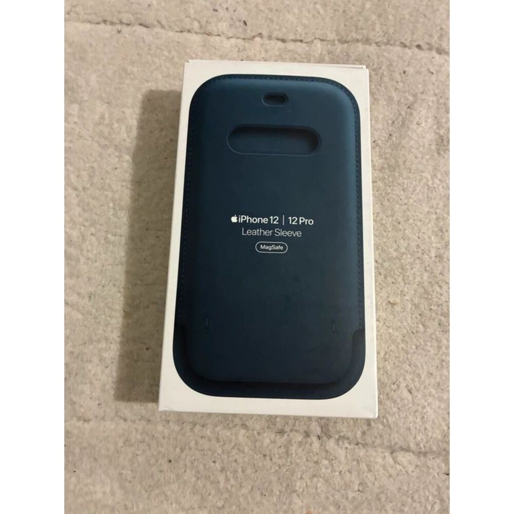 iPhone 12/12 Pro Leather Sleeve W/ Mag Safe